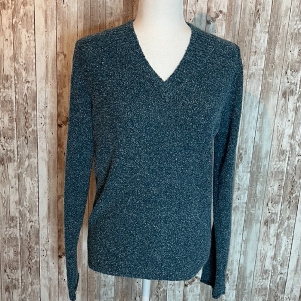 Columbia Blue V-Neck Sweater size Medium